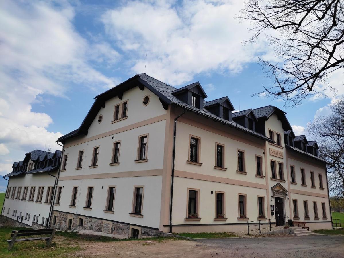 Hotel Poutni Dum Кралики Экстерьер фото